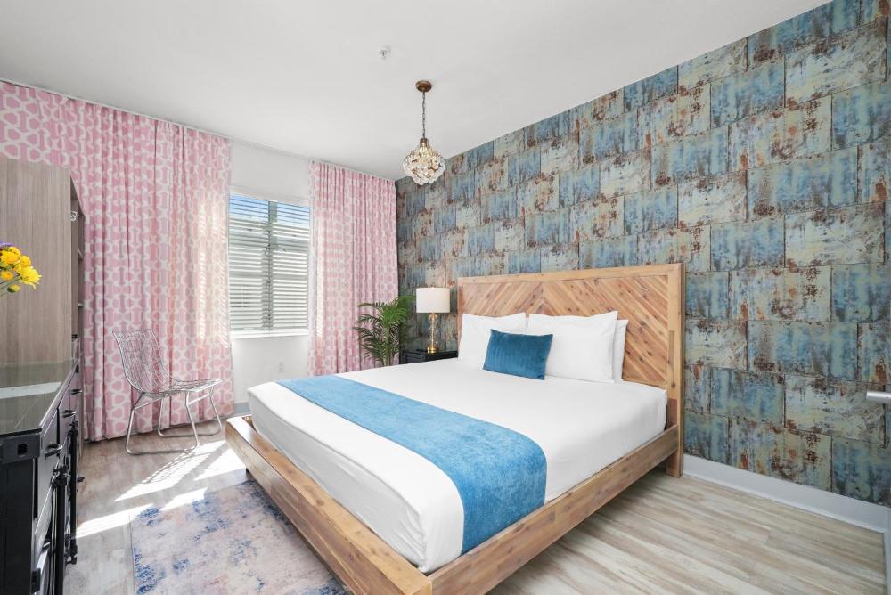 Standard King Room interior